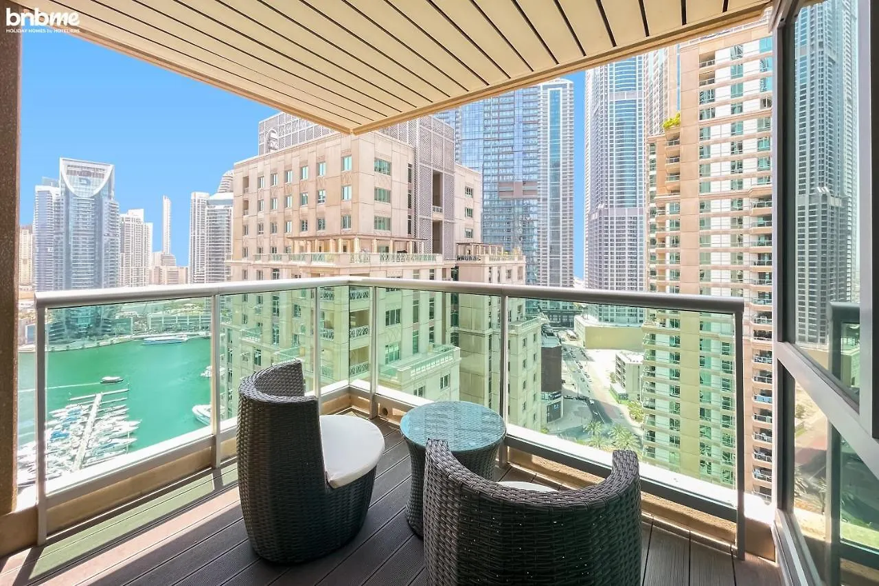 Designer Apartment On The Marina Walk  두바이
