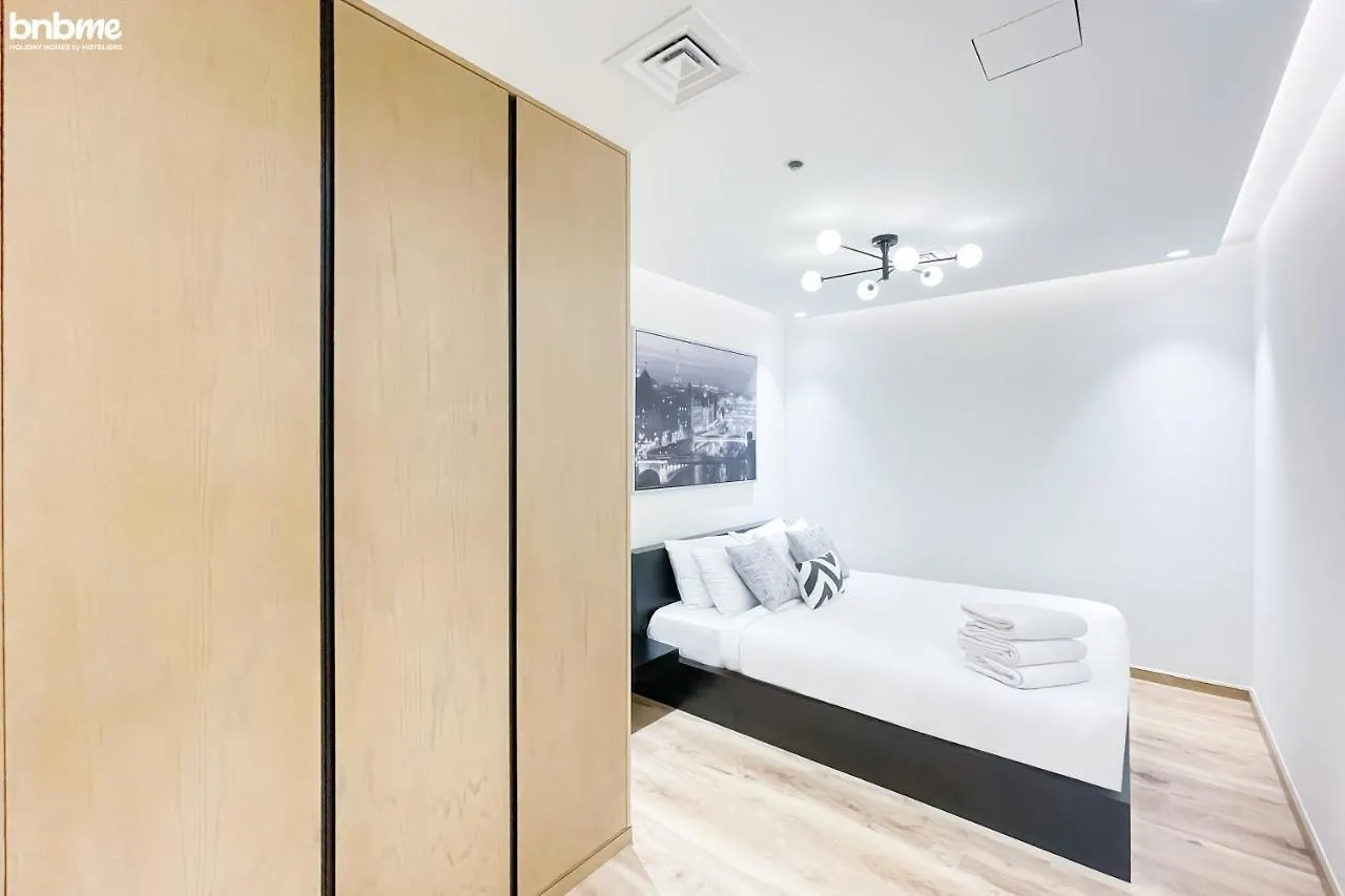 Designer Apartment On The Marina Walk