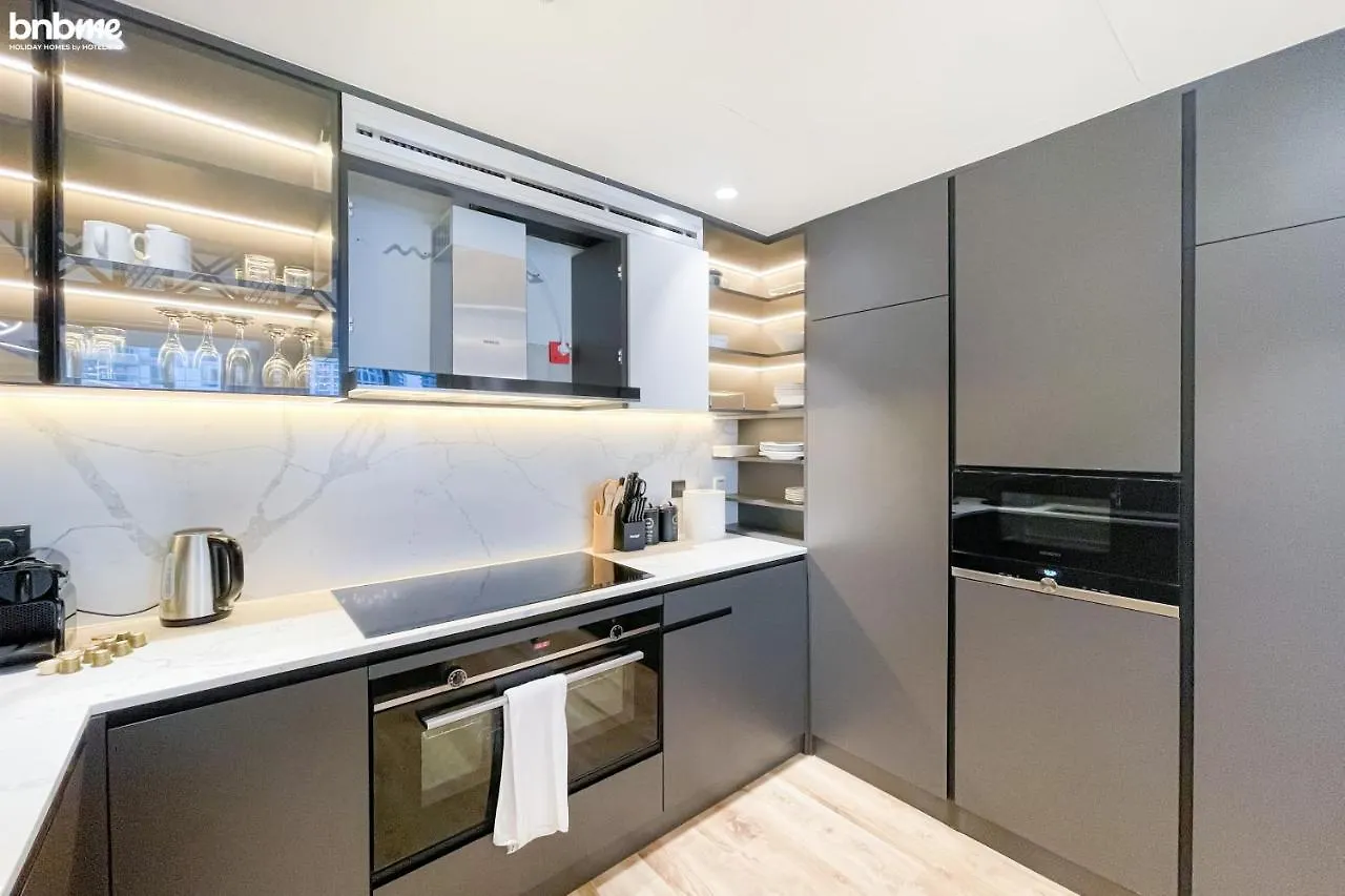 Designer Apartment On The Marina Walk
