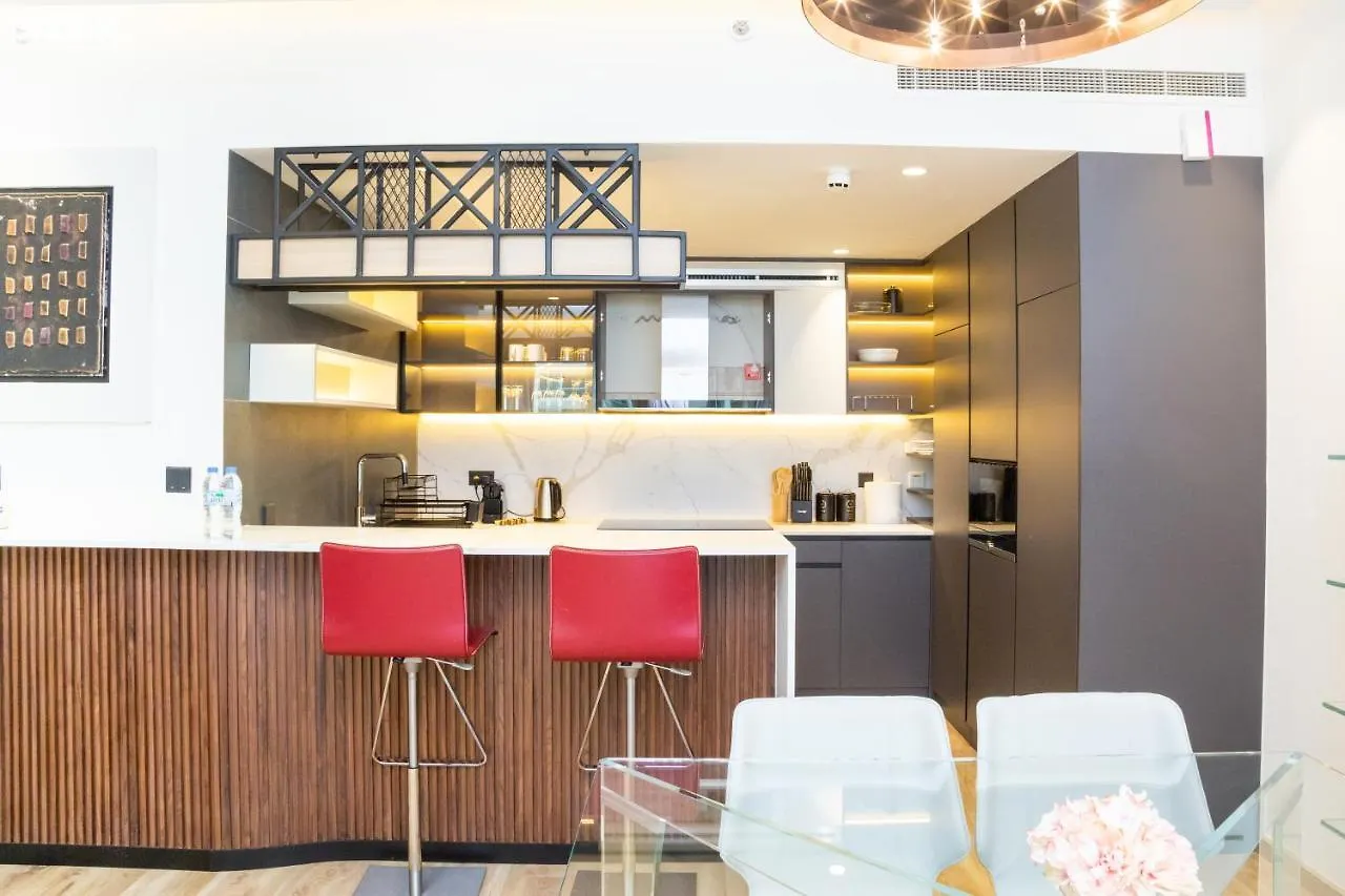 Designer Apartment On The Marina Walk 0*, 두바이