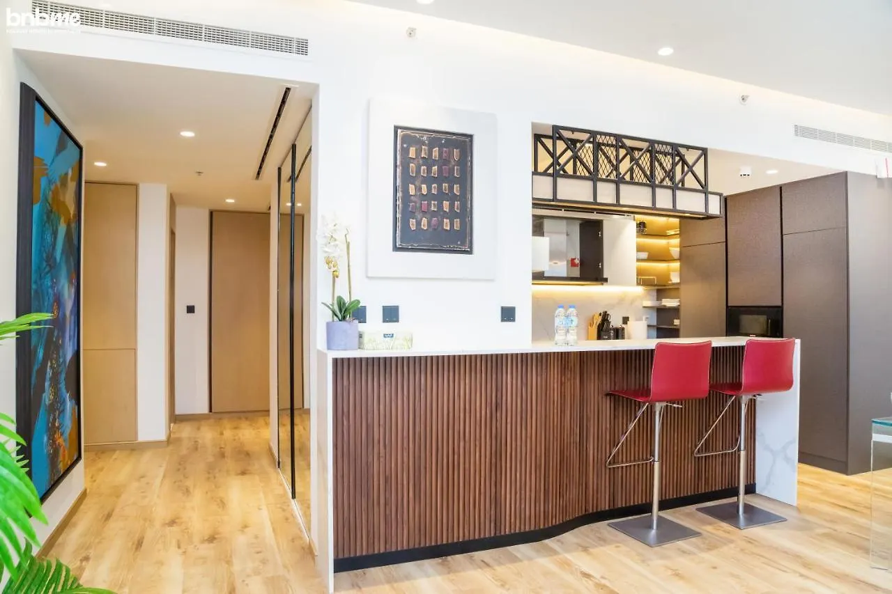 Designer Apartment On The Marina Walk
